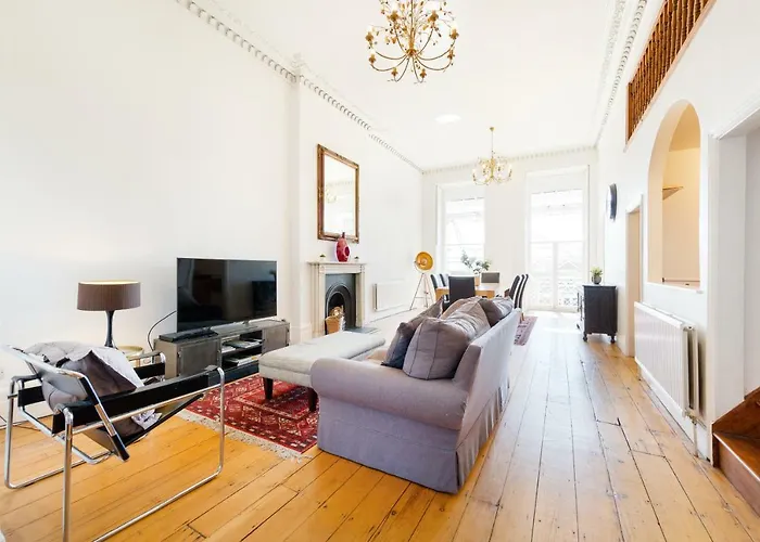 Elegant Period Clifton Balcony Apt - Simplycheckin