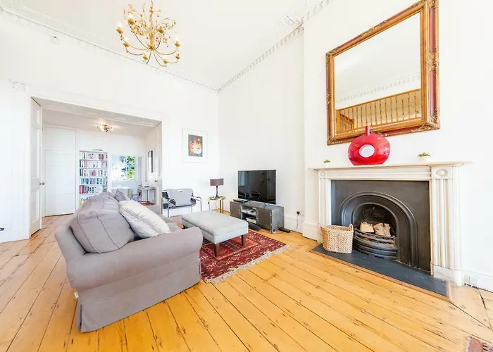 Elegant Period Clifton Balcony Apt - Simplycheckin