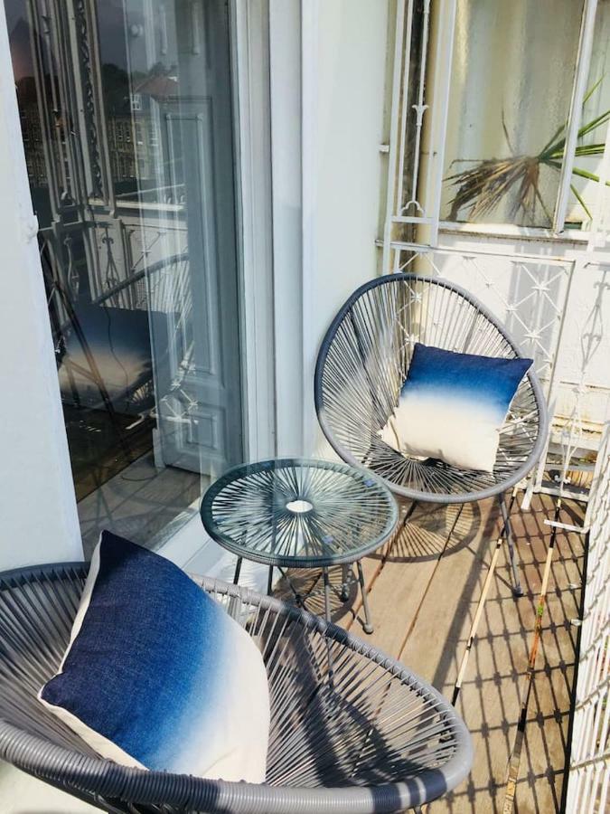 Elegant Period Clifton Balcony - Simplycheckin Apartment *