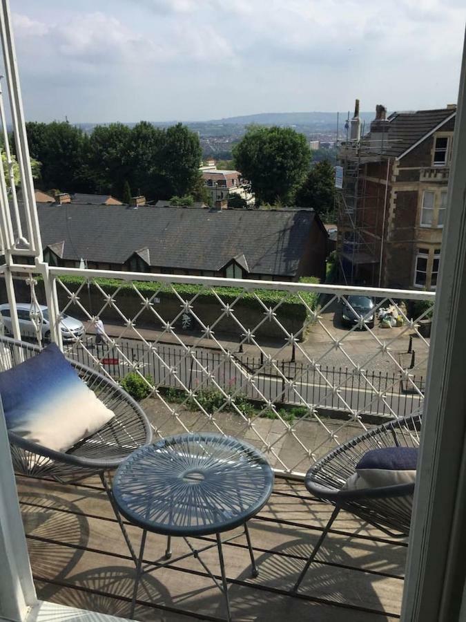 Elegant Period Clifton Balcony - Simplycheckin