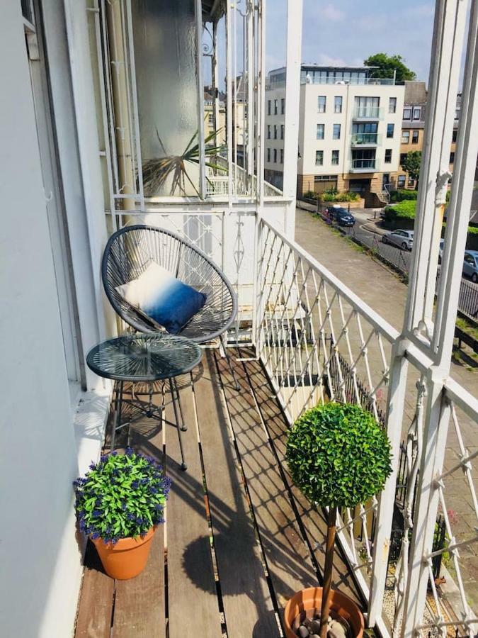 Elegant Period Clifton Balcony - Simplycheckin Apartment Bristol
