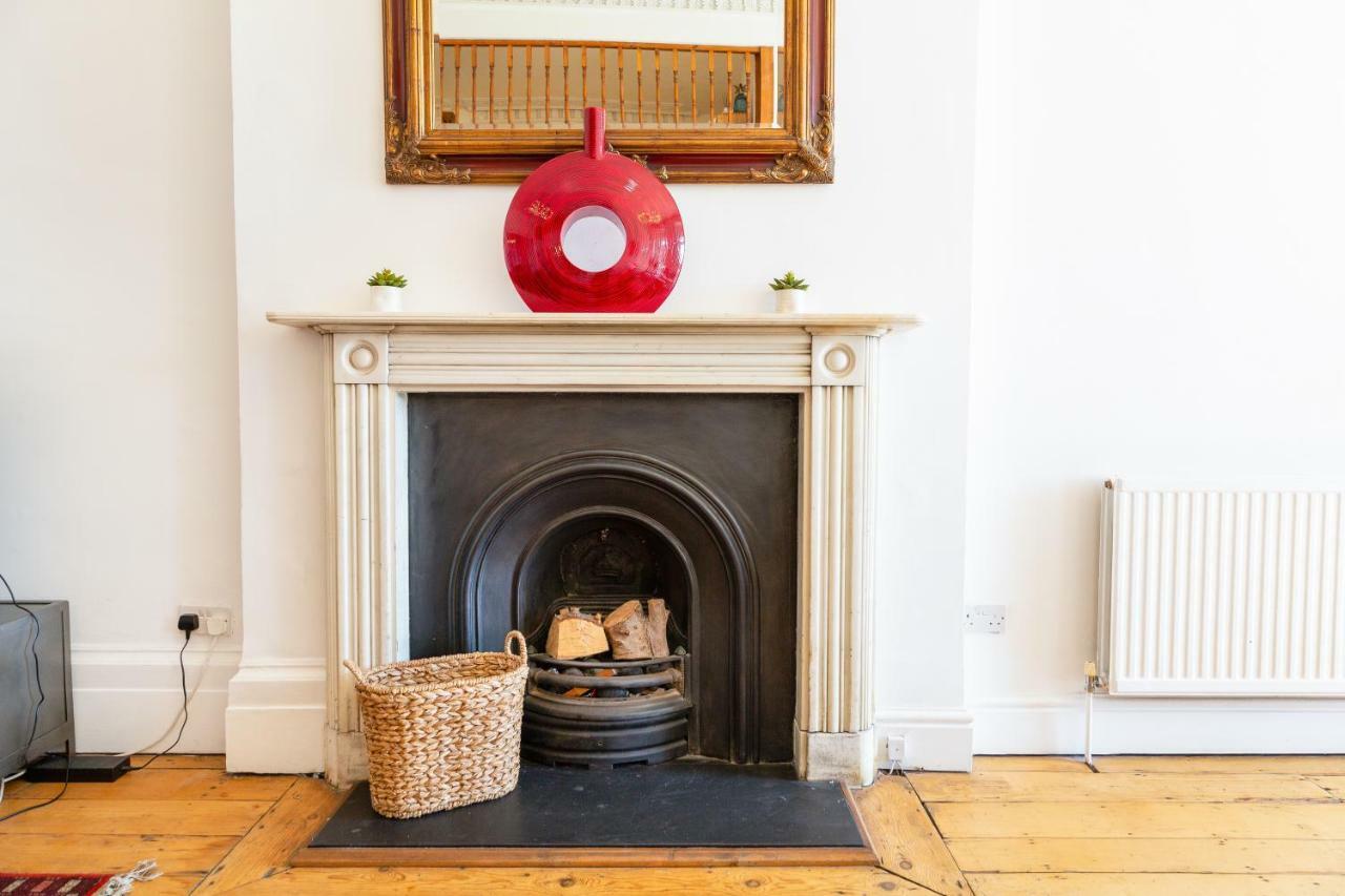 Elegant Period Clifton Balcony - Simplycheckin Bristol