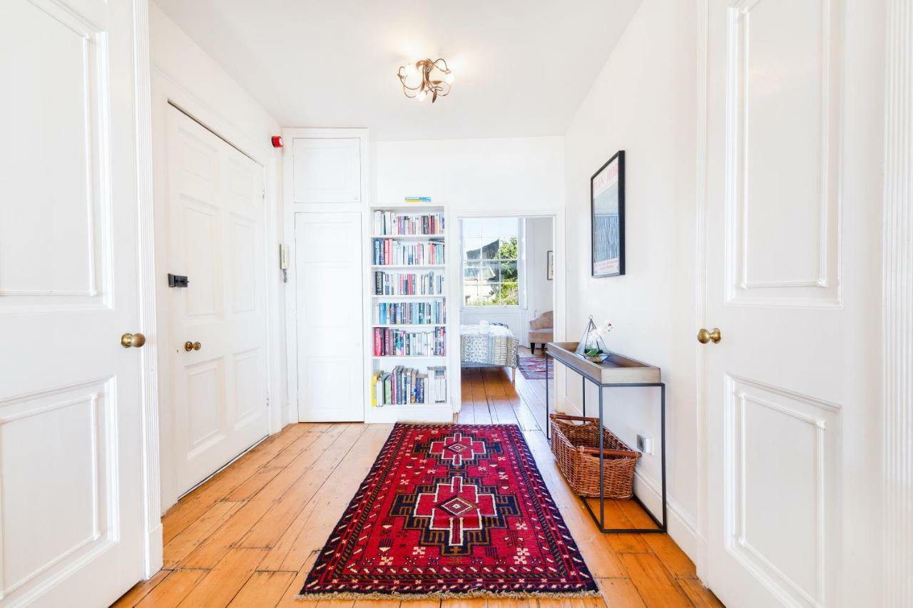 Elegant Period Clifton Balcony - Simplycheckin *