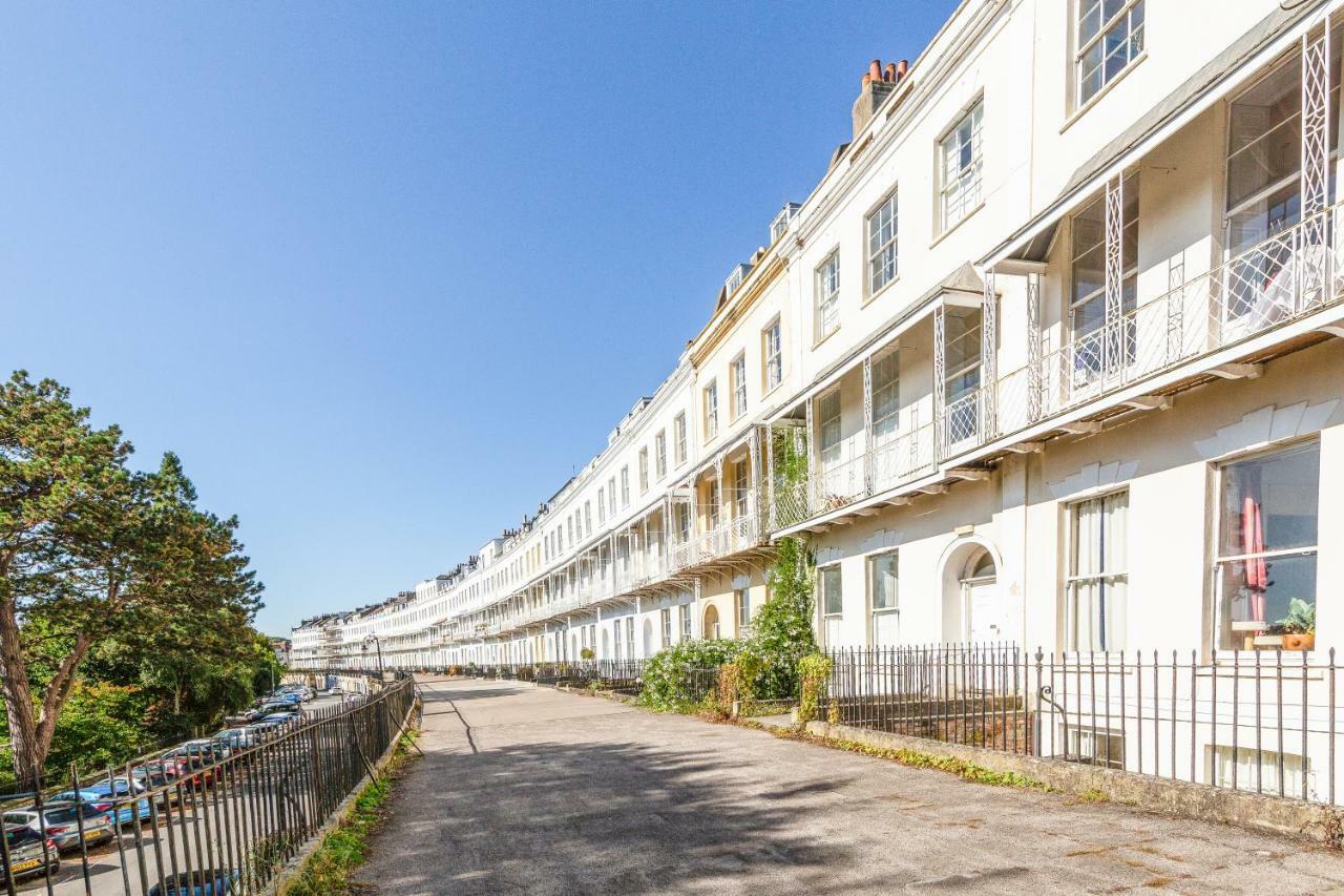 Elegant Period Clifton Balcony - Simplycheckin Apartment