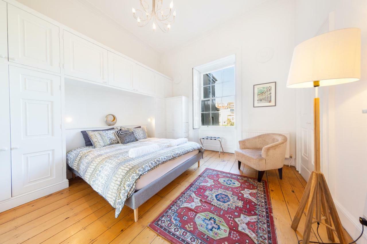 Elegant Period Clifton Balcony - Simplycheckin *